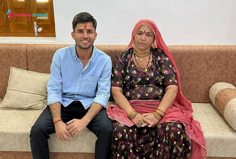 Ravi Bishnoi with his Mother